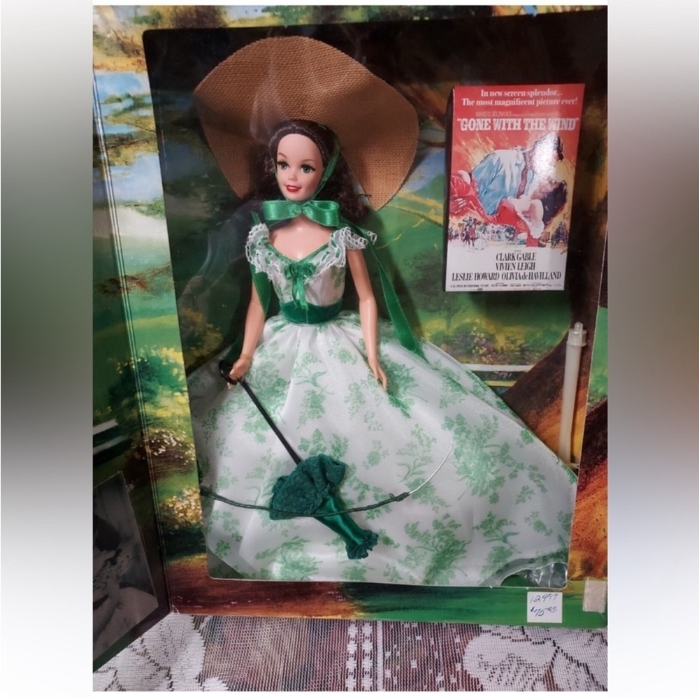 1994 Scarlett O’ Hara Barbie Hollywood Legends Gone with the Wind NIB - Picture 2 of 2